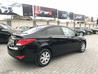 Hyundai Accent foto 3