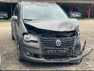 Volkswagen Touran foto 2