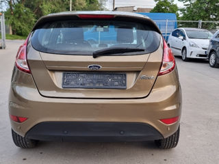 Ford Fiesta foto 8