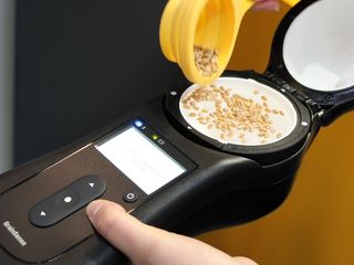 Analizator portabil de: proteine, gluten, ulei, carbohidrați  și umiditate în cereale - GrainSense