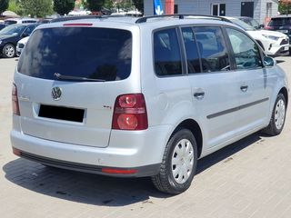 Volkswagen Touran foto 3