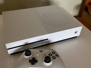 Продам XBOX ONE S