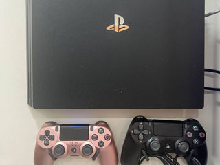 PlayStation 4 Pro + 2 controllers DualShock V2