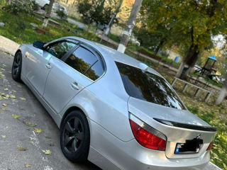 BMW 5 Series foto 2