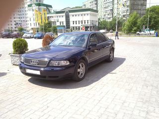 Audi A8 foto 1