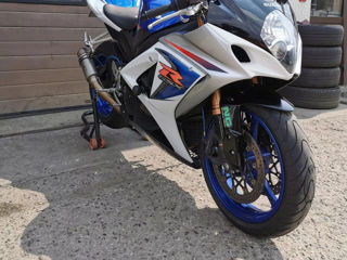 Vînd ramă de Suzuki GSX R K8