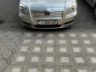 Toyota Avensis foto 1