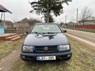 Volkswagen Vento foto 2