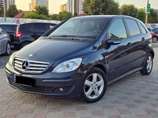 Mercedes B-Class foto 1