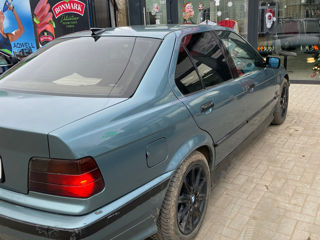 BMW 3 Series foto 5