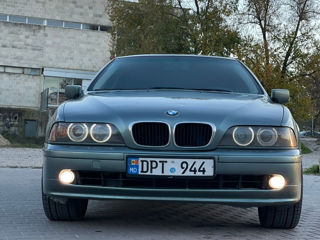 BMW 5 Series foto 2