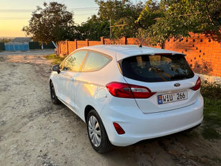 Ford Fiesta foto 6