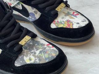 Nike SB Dunk Low Rammellzee x Supreme foto 3