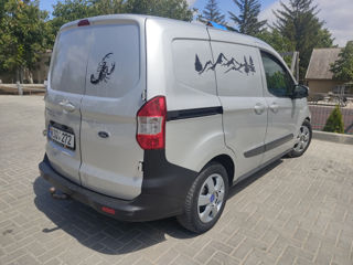 Ford Transit Courier foto 10