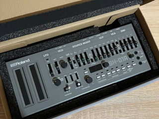 Продам Roland SH-01A Bass Synthesizer в идеальном состоянии с коробкой и купонами!