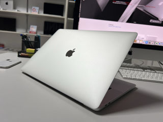 MacBook Pro 15, 2018/ 6 X core i7/ 16gb Ram/ 512gb SSD/ Pro 560X 4gb (În Rate cu 0%) foto 6