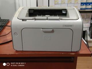 Se vinde HP LaserJet P1005 foto 1