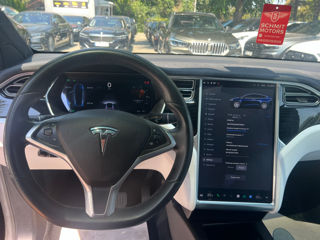 Tesla Model X foto 11