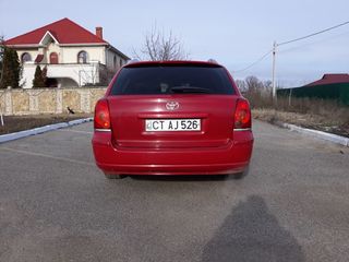 Toyota Avensis foto 9