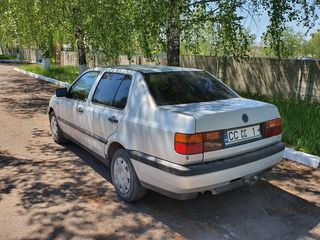 Volkswagen Vento foto 2