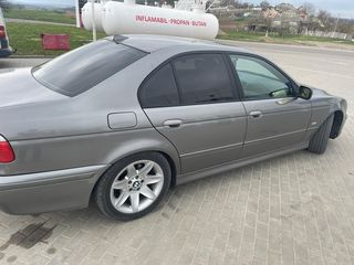 BMW 5 Series foto 3