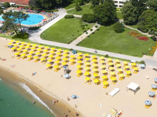 Болгария - отель цена=качество с собственными зонтами и шезлонгами на пляже foto 2