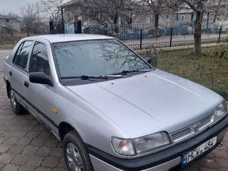 Nissan Sunny foto 3