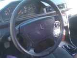 Mercedes Series (W124) foto 3