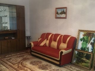 Casa cu 3 odai, centru,str. Bucuresti-  290 euro foto 2