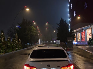 BMW 5 Series foto 10