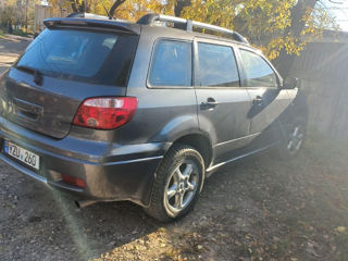 Mitsubishi Outlander foto 3