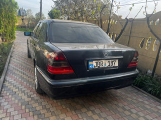 Mercedes C-Class foto 3