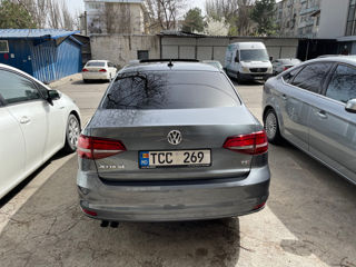 Volkswagen Jetta foto 4