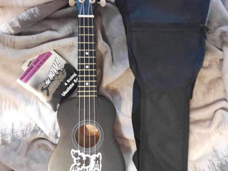 Se vinde ukulele sopran ,în stare ideală +husă și set de corzi