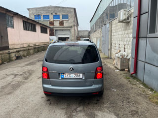 Volkswagen Touran foto 7