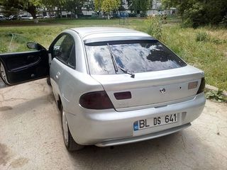 Mazda 323 foto 3