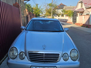 Mercedes E-Class foto 3