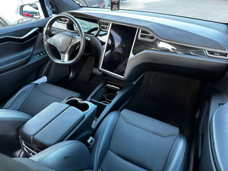 Tesla Model X foto 11