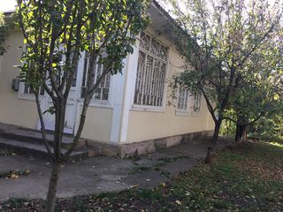 Продам дом в Унгенах , 144 м2,  реальным покупателям или украинским беженцам! Дом построен в 1980-87 фото 1
