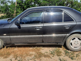 Mercedes C-Class foto 4