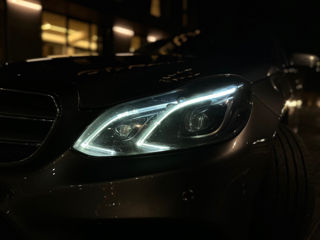 Mercedes E-Class foto 2