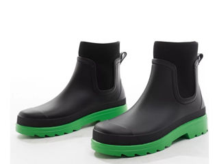 Botine negre cu talpa verde in contrast