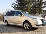 Volkswagen Touran foto 1