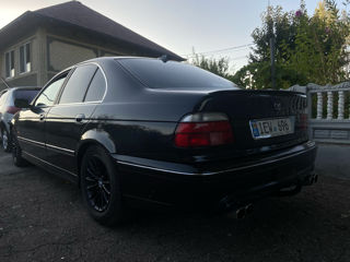 BMW 5 Series foto 3