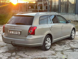 Toyota Avensis foto 3