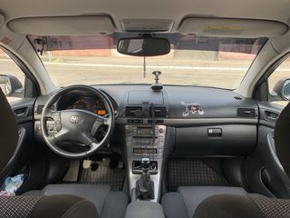 Toyota Avensis foto 6