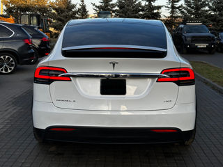 Tesla Model X foto 7