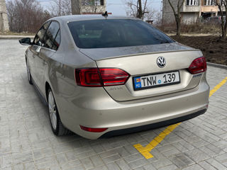 Volkswagen Jetta foto 4