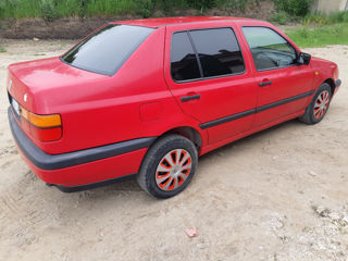 Volkswagen Vento foto 3