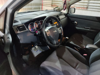 Nissan Tiida foto 8